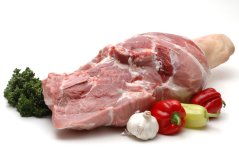 Vepřová kýta s kostí a kolenem