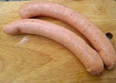 Grilovací klobása BÍLÁ JALAPEŇO se sýrem,